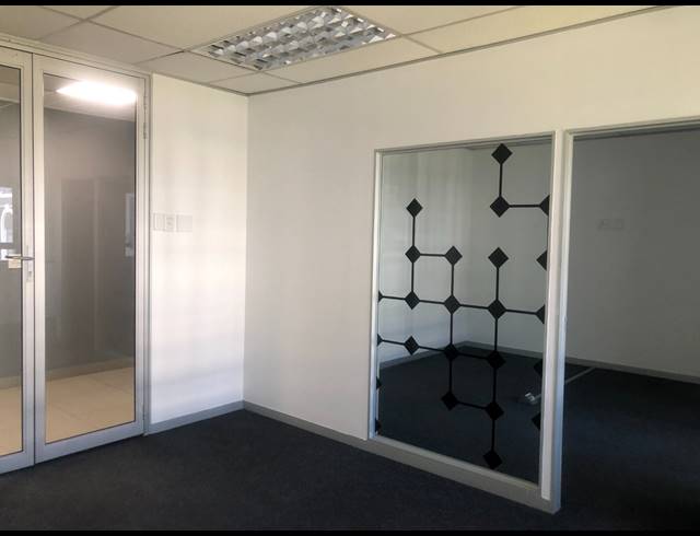 89M² OFFICE TO LET IN HYDE PARK